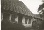 osada u Rybov, bývalý židovský obchod,potom škola, naposledy rodinný dom Amálie a Antona Šutiaka