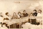 ženy  na schôdzi: Vilma Šutiaková, Mária Kotvasová, Mária Belková, Mária Šmehylová, Amália Cingelová, Mária Košútová, Irena Šutiaková