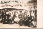 svadba rodičov Apolónie Hraškovej rod. Rechtoríkovej, svadobčania odfotení pred starou cirkevnou školou v Riečnici, niekedy začiatkom 20 storočia